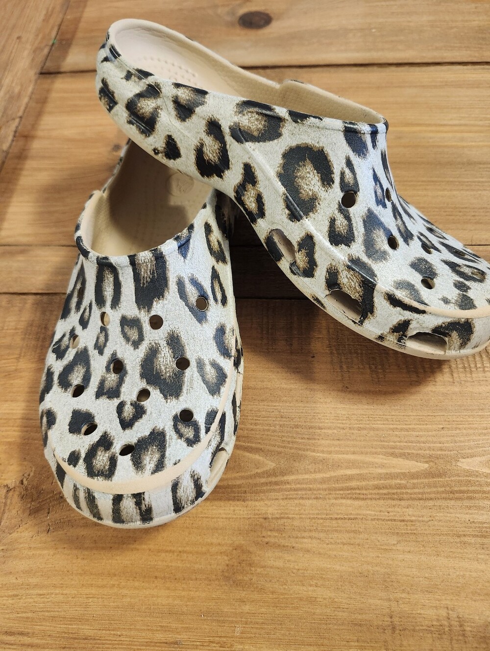 CROCS Leopard Print Freesail Slip On Clogs